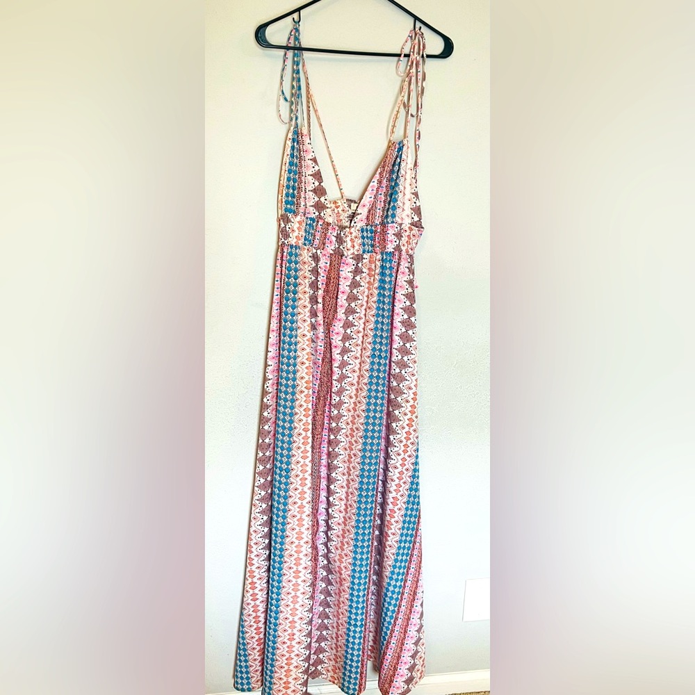 Lulu’s Maxi Dress. Maxin Relaxin Multi Print Dress.